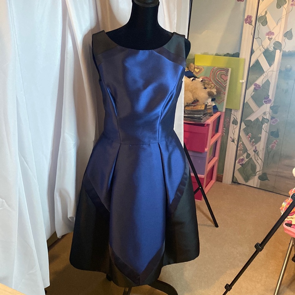 Theia fit and flare black/navy party dress! Flattering lines.Excellent condition